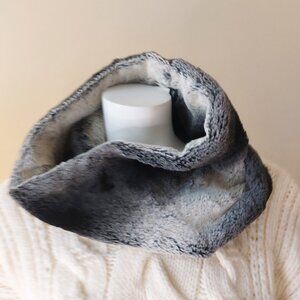 Aritzia Babaton Faux Fur Infinity Scarf